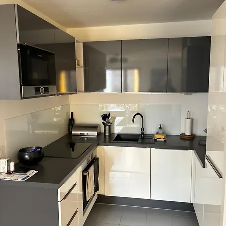 Olympic Village - Quiet And Modern Daire